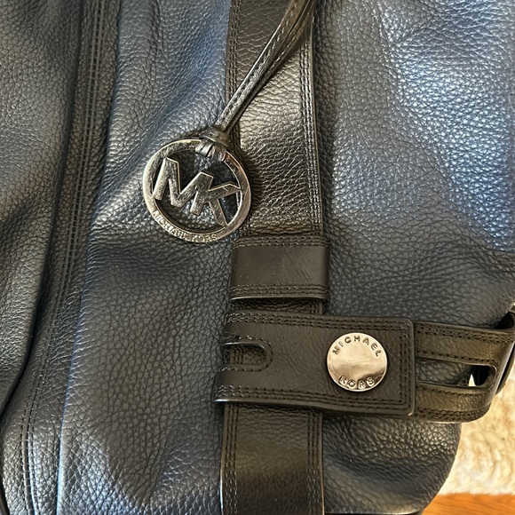 Nice Large Authentic Michael Kors Navy & Black Leather Purse in Great Condition - Picture 4 of 13